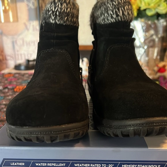 π Khombu Women's Laura All Weather Suede Leather Ankle Boots - Picture 14 of 17